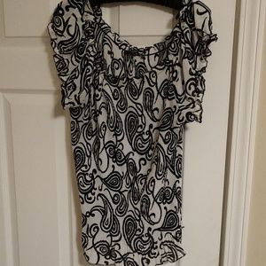 Bellissimo NY black and white crinkle silky top.
